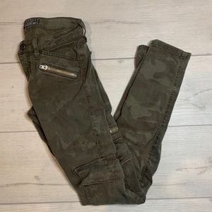 SALE Guess Camo Skinny Cargo Jeans Size 24